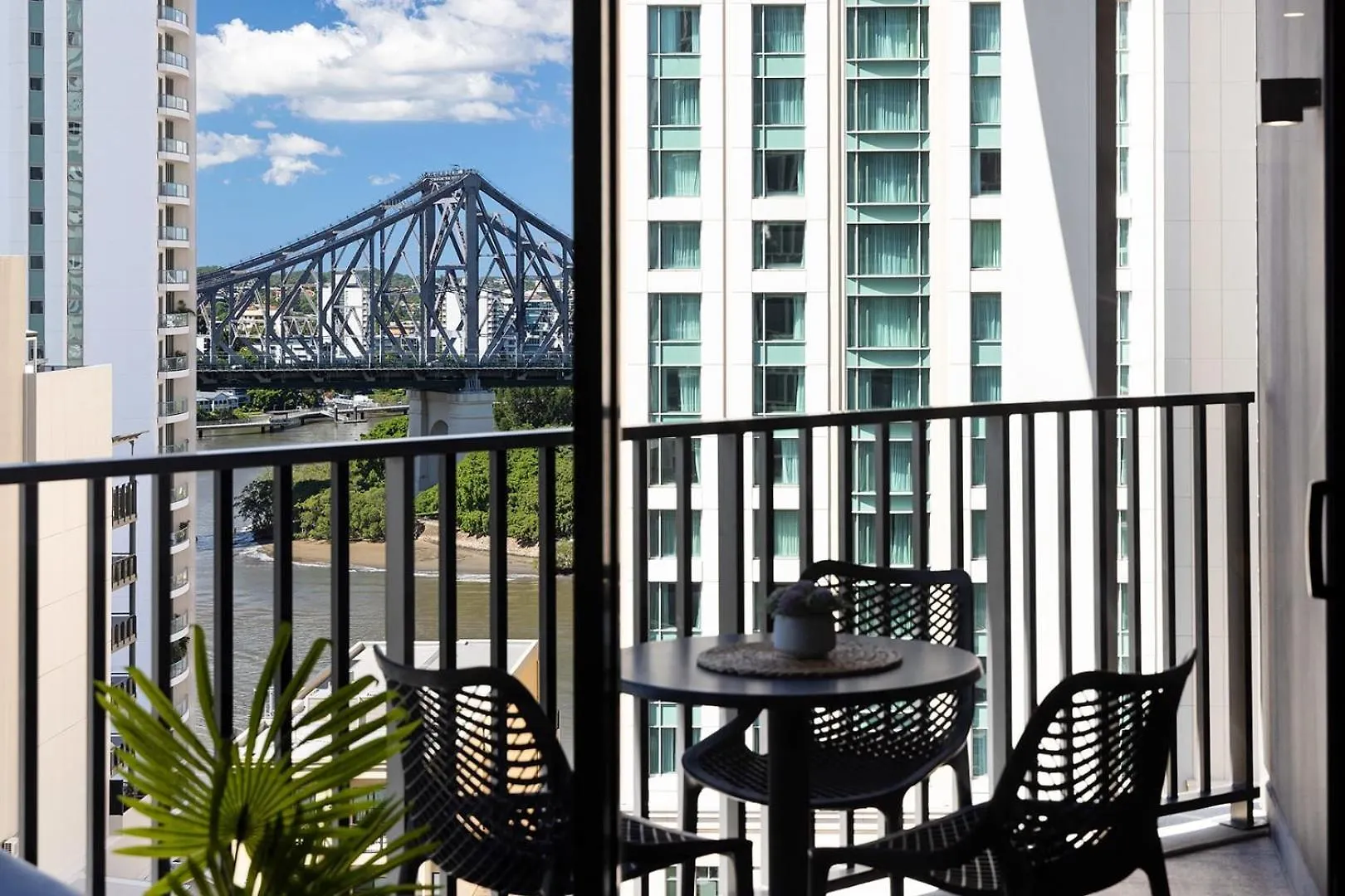 Rooftop Pool Stunning Apartment Queen Street Brisbane
