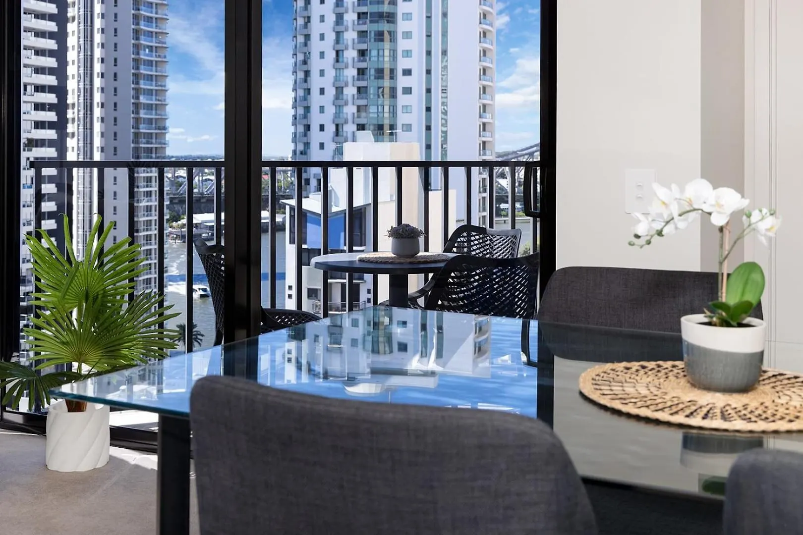 Rooftop Pool Stunning Apartment Queen Street Brisbane